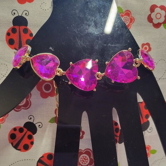 Fuchsia Color Glass Heart Bracelet in Goldtone - Picture 5 of 5